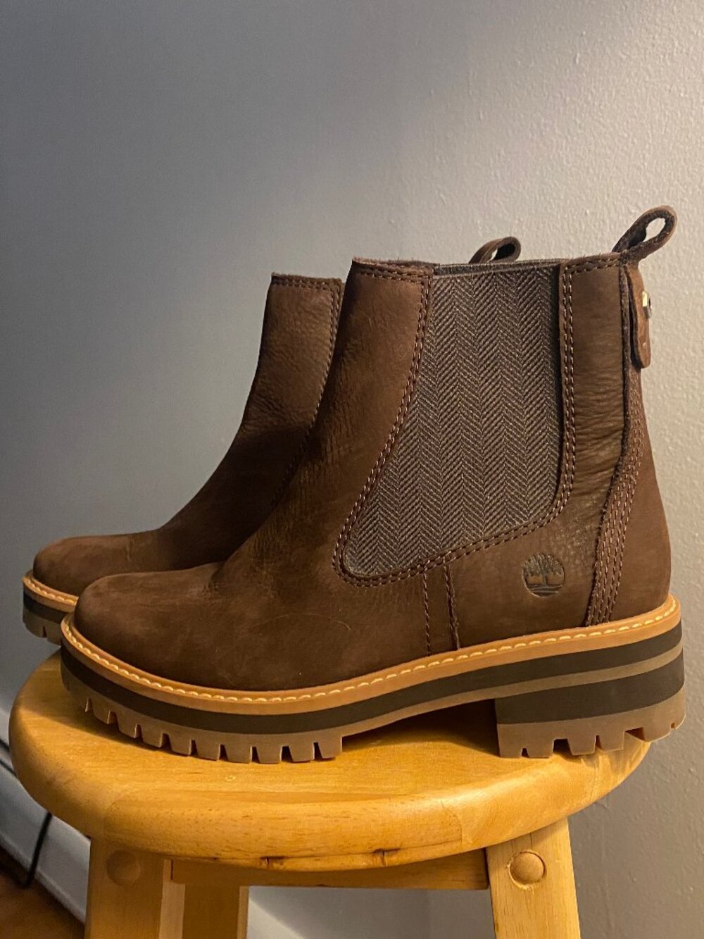 Timberland Women's Courmayeur Valley Chelsea boot size 6.5